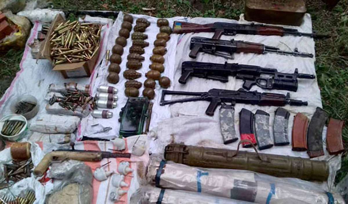 Поліція вилучила арсенал зброї та вибухівки в домогосподарстві на Полтавщині