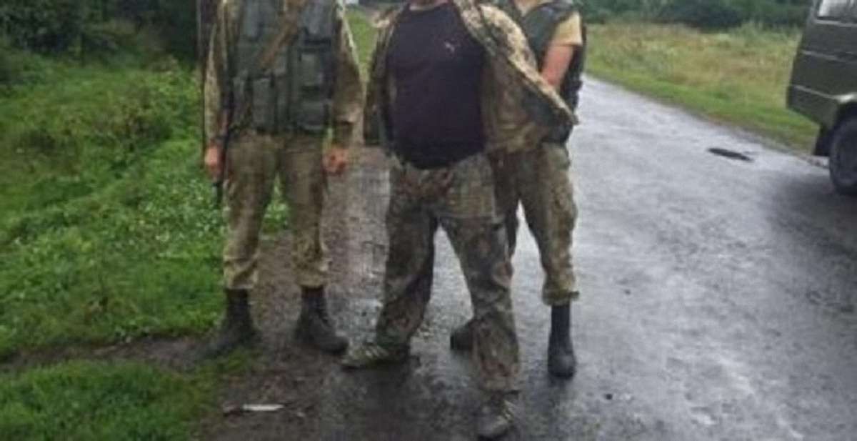 На кордоні зі Словаччиною троє п'яних чоловіків погрожували прикордонникам ножем