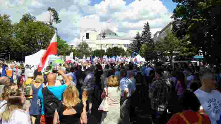 У Варшаві громадяни вийшли на масовий протест проти судової реформи
