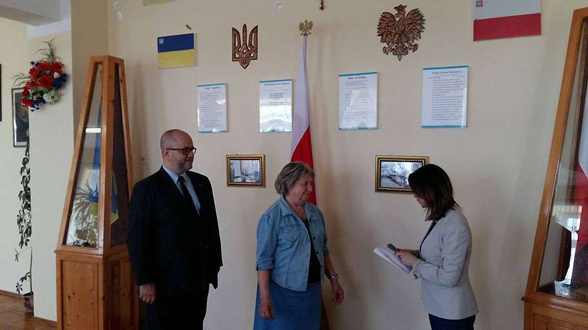 Комітет польського Сейму зібрав гроші на ремонт пошкодженої внаслідок підпалу школи у Мостиськах