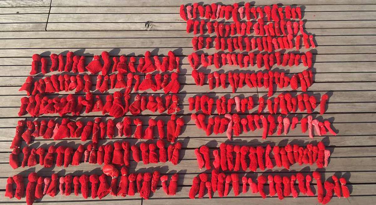 У Познані українка пошила 298 ляльок у пам'ять про жертв МH17