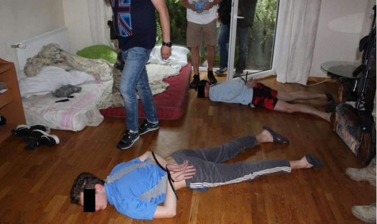 Біля Варшави затримали українців за незаконне виготовлення сигарет