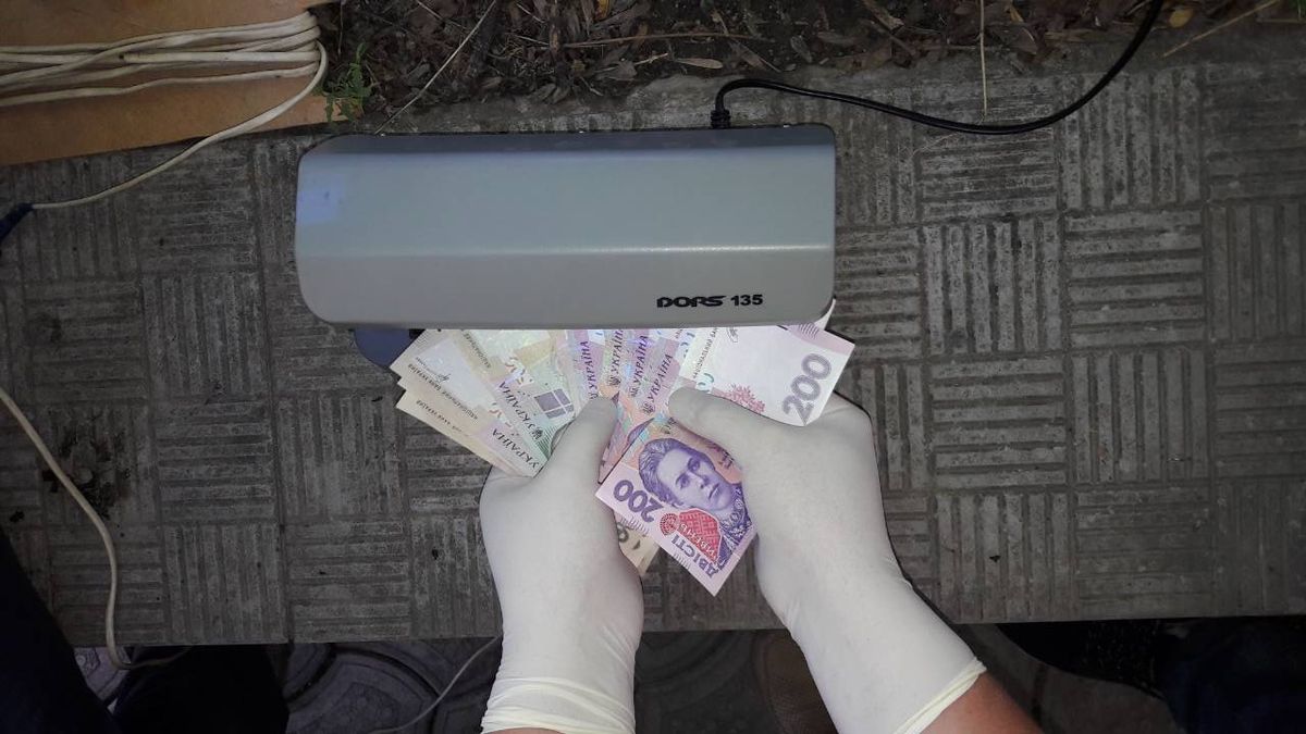 На Хмельниччині затримали декана, який вимагав хабар за сприяння у вступі  