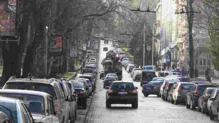 У центрі Львова цього року облаштують 133 нові місця для паркування