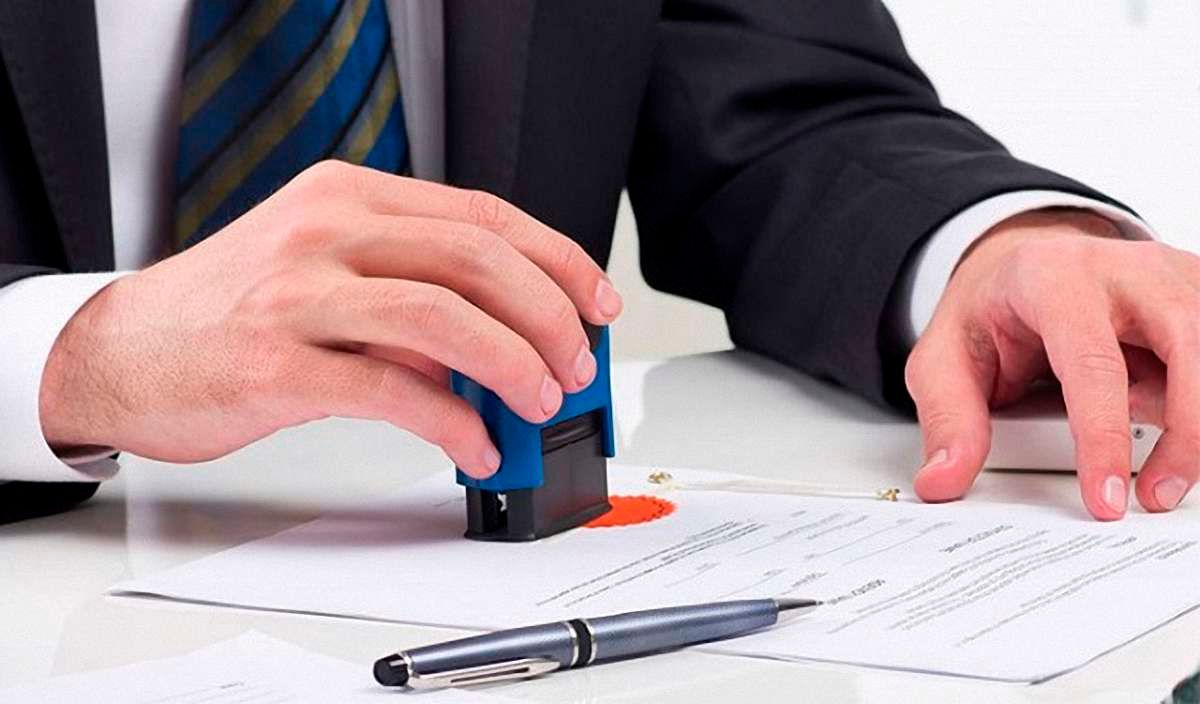 В Україні набув чинності закон про скасування печаток на документах