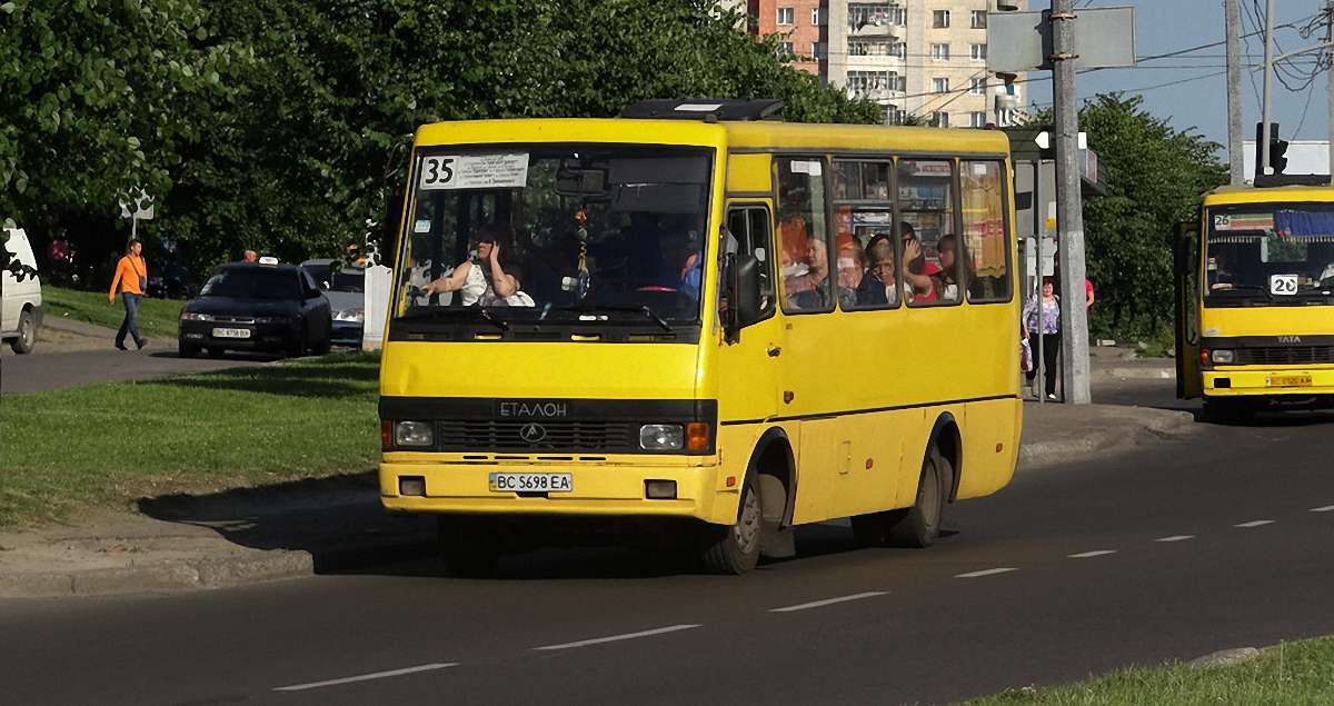 Приватним маршруткам тут не місце