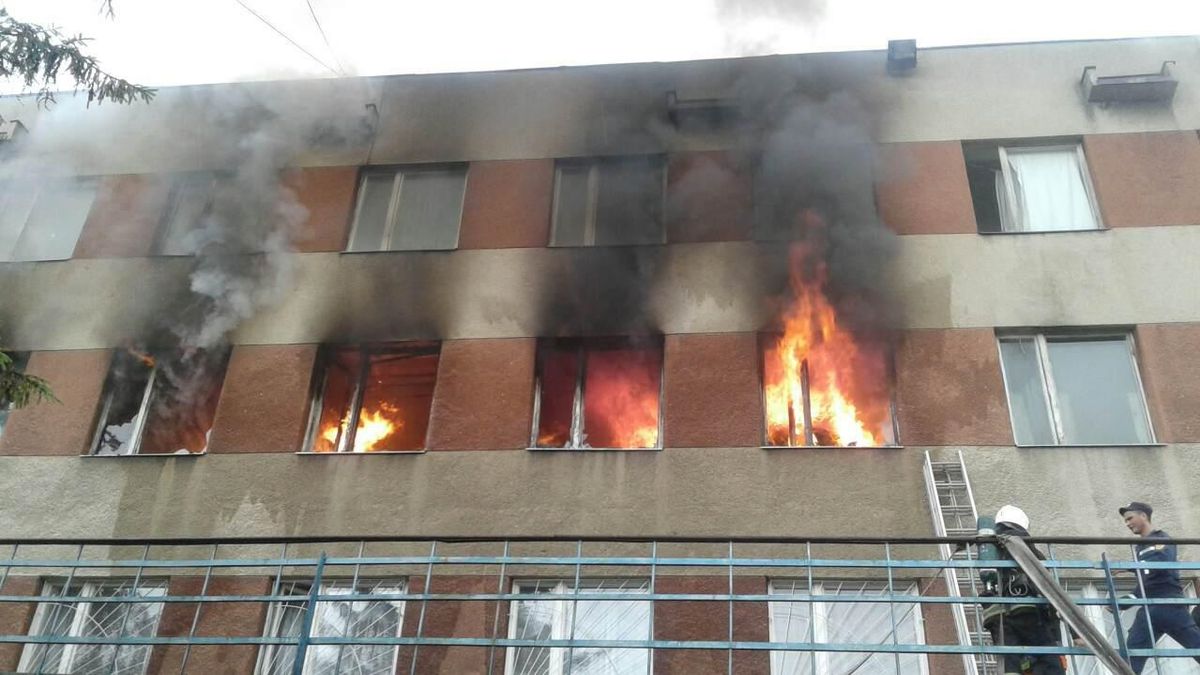 У Львові горіла адміністративна будівля локомотивного депо