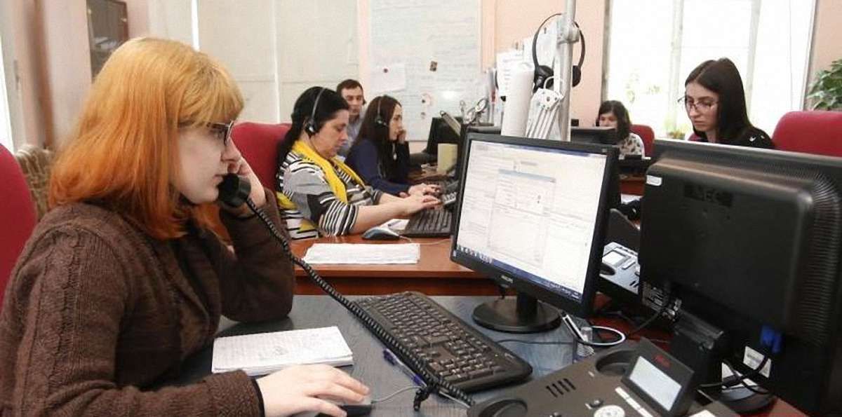 Львів'ян просять повідомляти про брудні зупинки громадського транспорту
