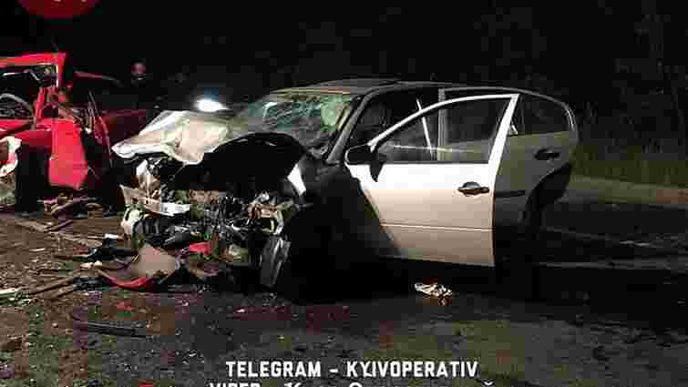 На трасі під Києвом через лобове зіткнення автомобілів загинули двоє водіїв