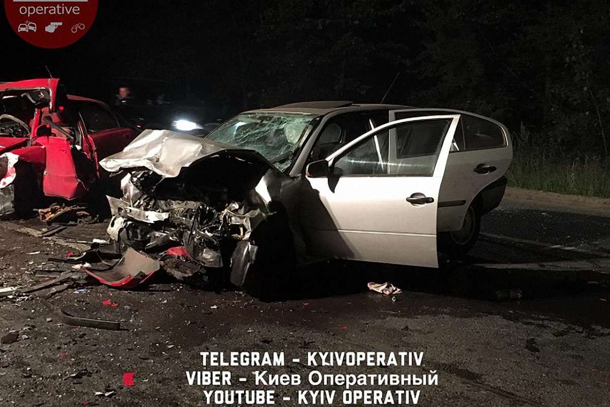 На трасі під Києвом через лобове зіткнення автомобілів загинули двоє водіїв