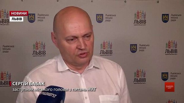 Перевантажувальна станція у Львові й далі переповнена сміттям