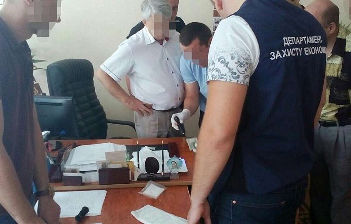Директора коледжу на Львівщині затримали на хабарі у $200 від абітурієнта