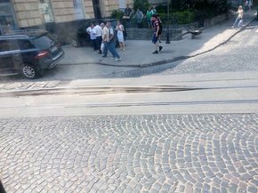 Через спеку у центрі Львова деформувались трамвайні рейки