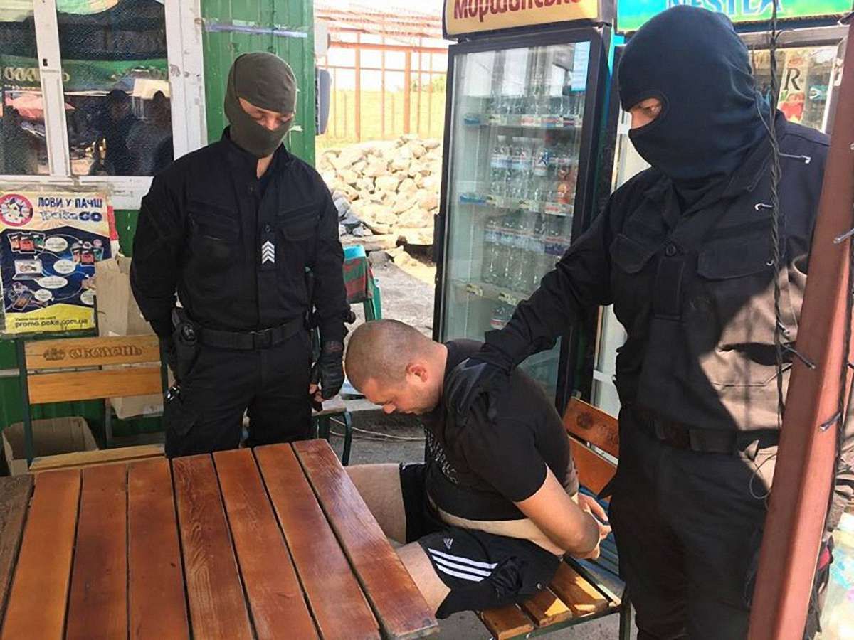 Житель Миколаївської області намагався за ₴300 тис. легалізувати свою плантацію марихуани