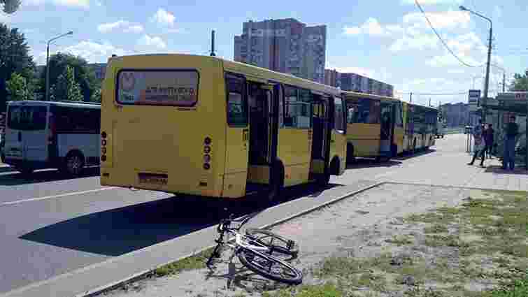 Львівський суд зробив усне зауваження велосипедистці за ДТП із маршруткою