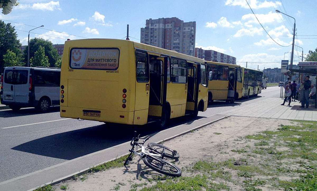 Львівський суд зробив усне зауваження велосипедистці за ДТП із маршруткою