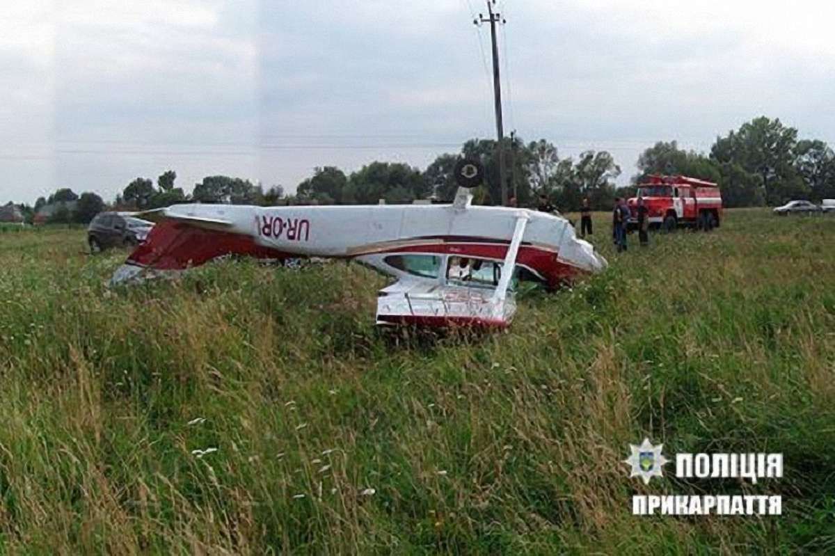 Літак, який перевернувся на Прикарпатті, винайняли, щоб освідчитися у коханні