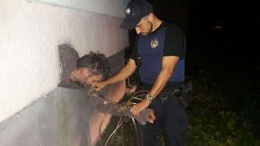 У Львові злодій при втечі застряг у вентиляції