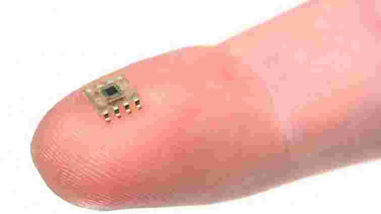 Американська компанія імплантуватиме своїм співробітникам мікрочипи
