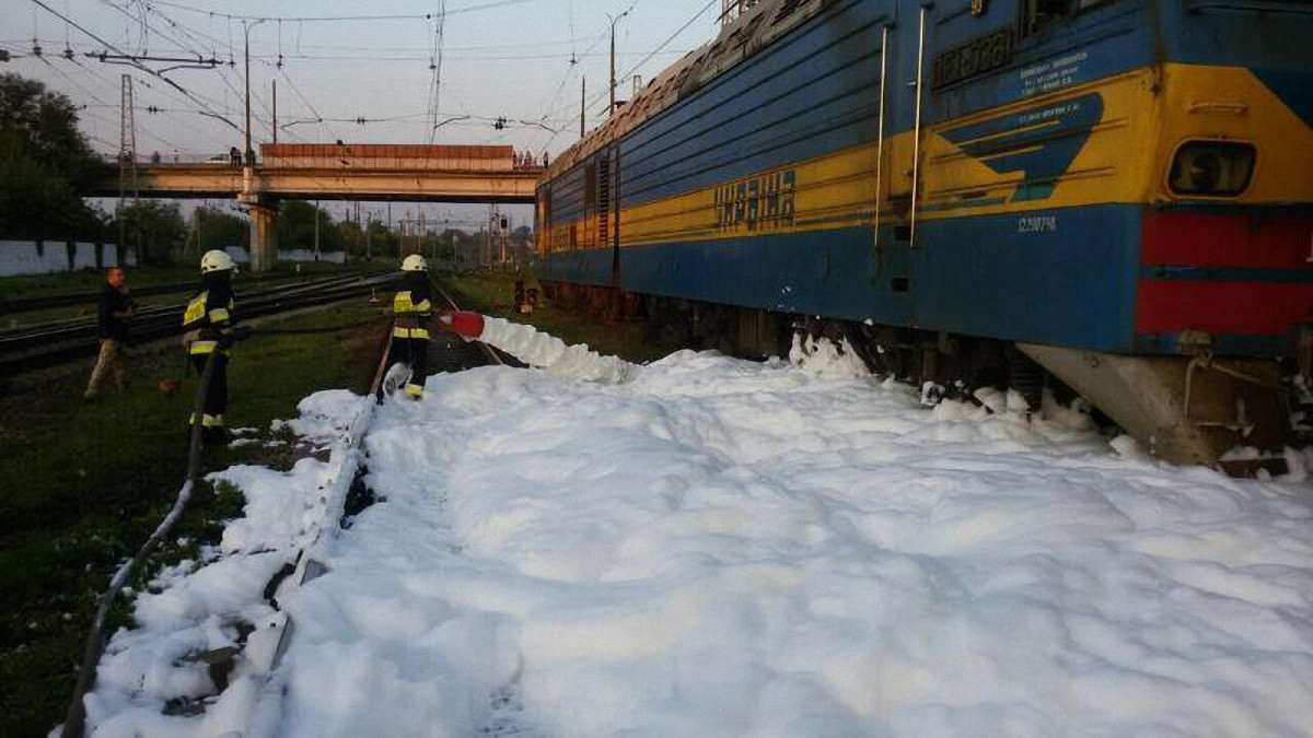 У Дніпрі на залізничній станції з цистерни витекло 30 т бензину