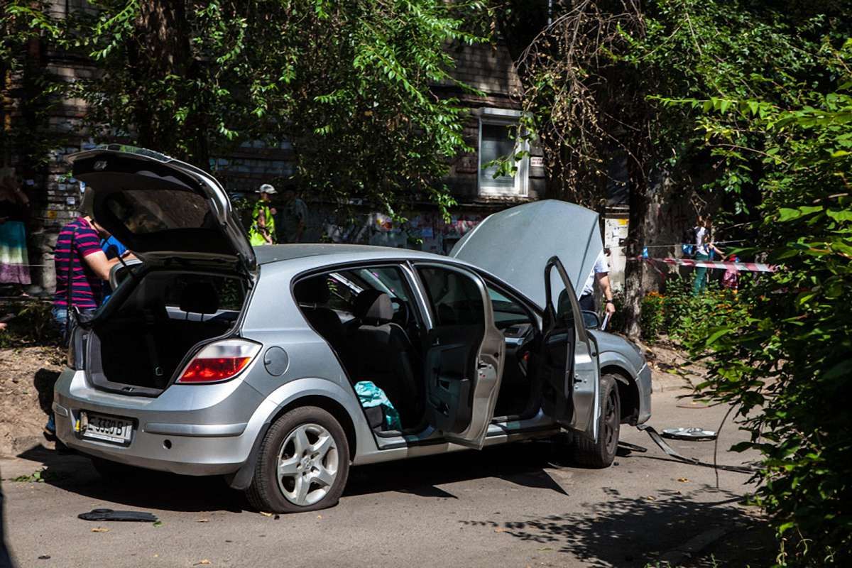 У центрі Дніпра вибухнув автомобіль, дві жінки отримали поранення