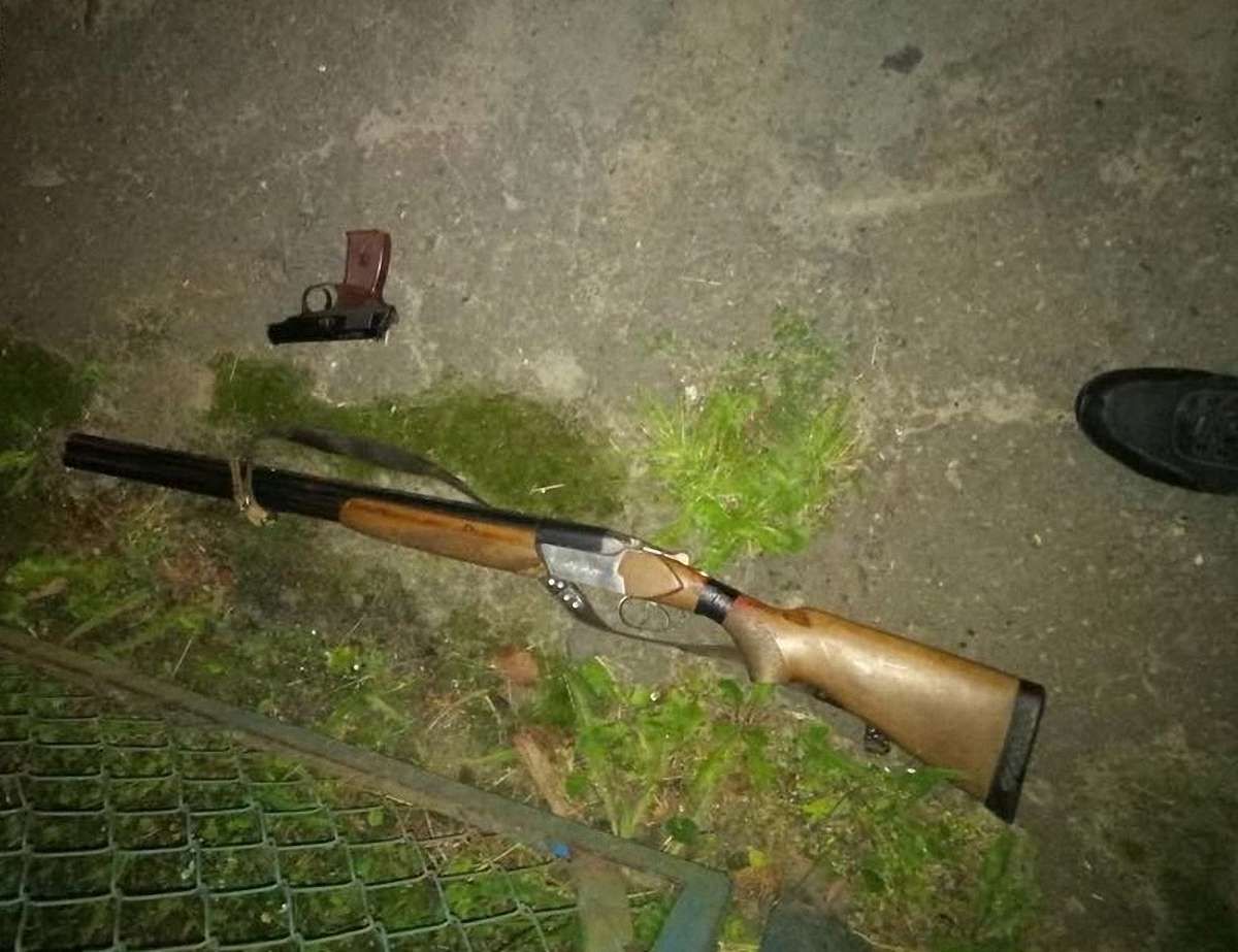 У Львові затримали чоловіка, який сперечався із сусідом зі зброєю в руках 