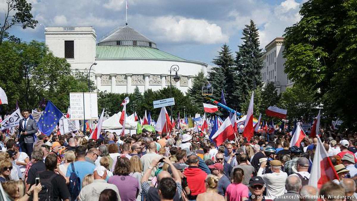 Єврокомісія відкрила адміністративну справу проти Польщі через судову реформу