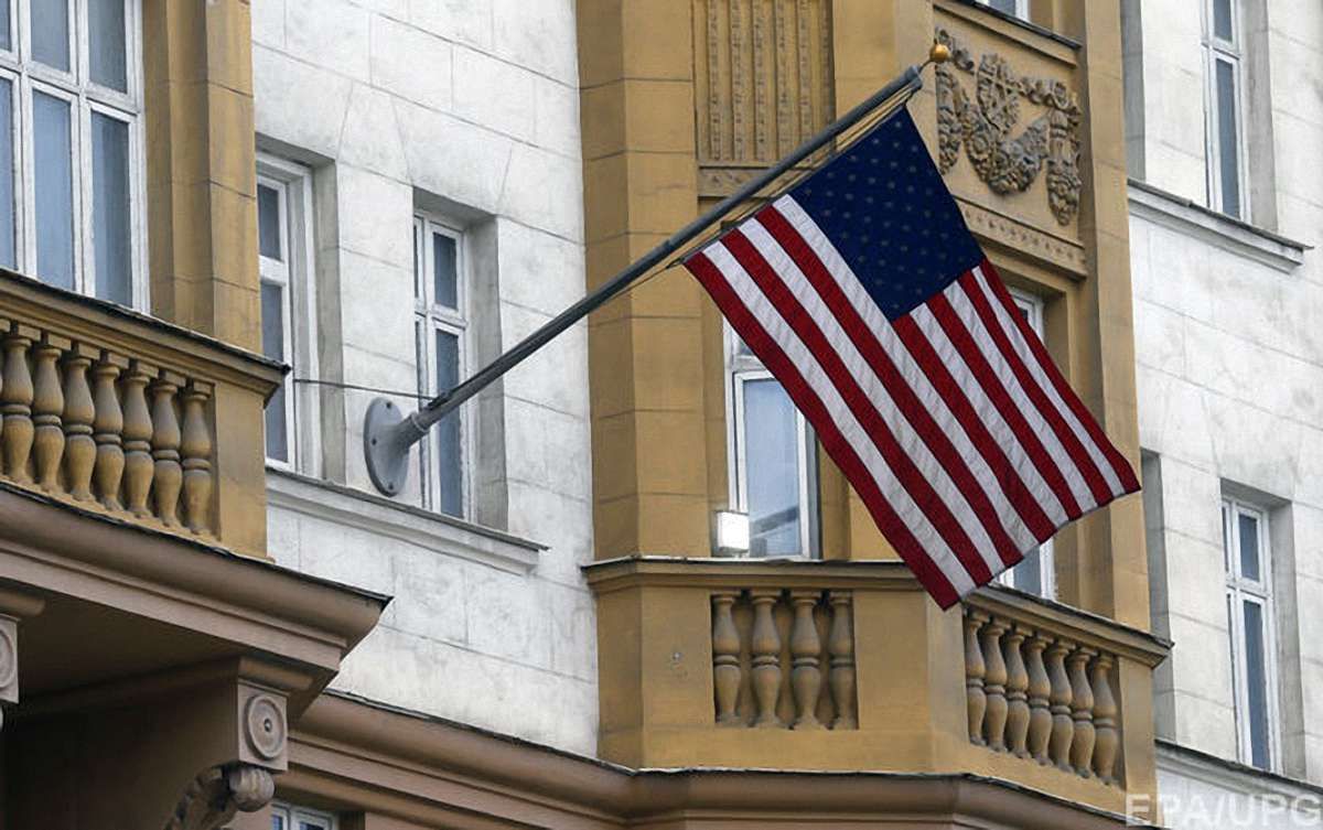 Росія вимагає від США відкликати понад 700 дипломатів посольства і генконсульств