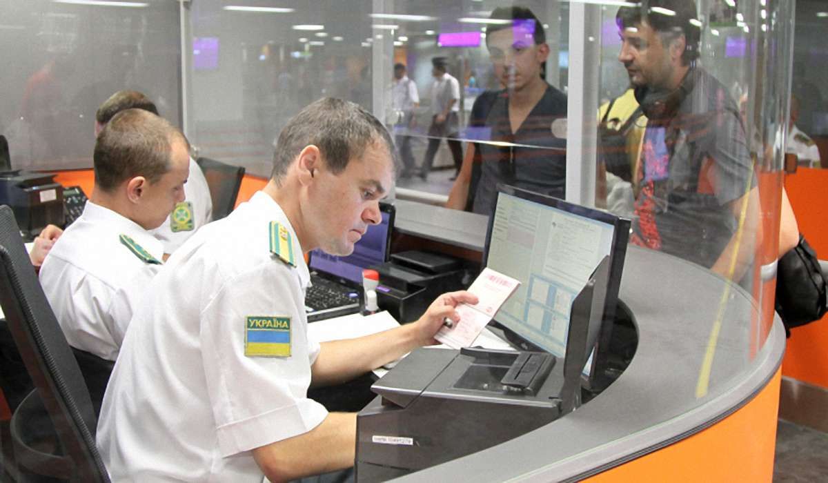 Двоє китайців намагалися через Київ потрапити до Лондона з фальшивими документами Тайваню