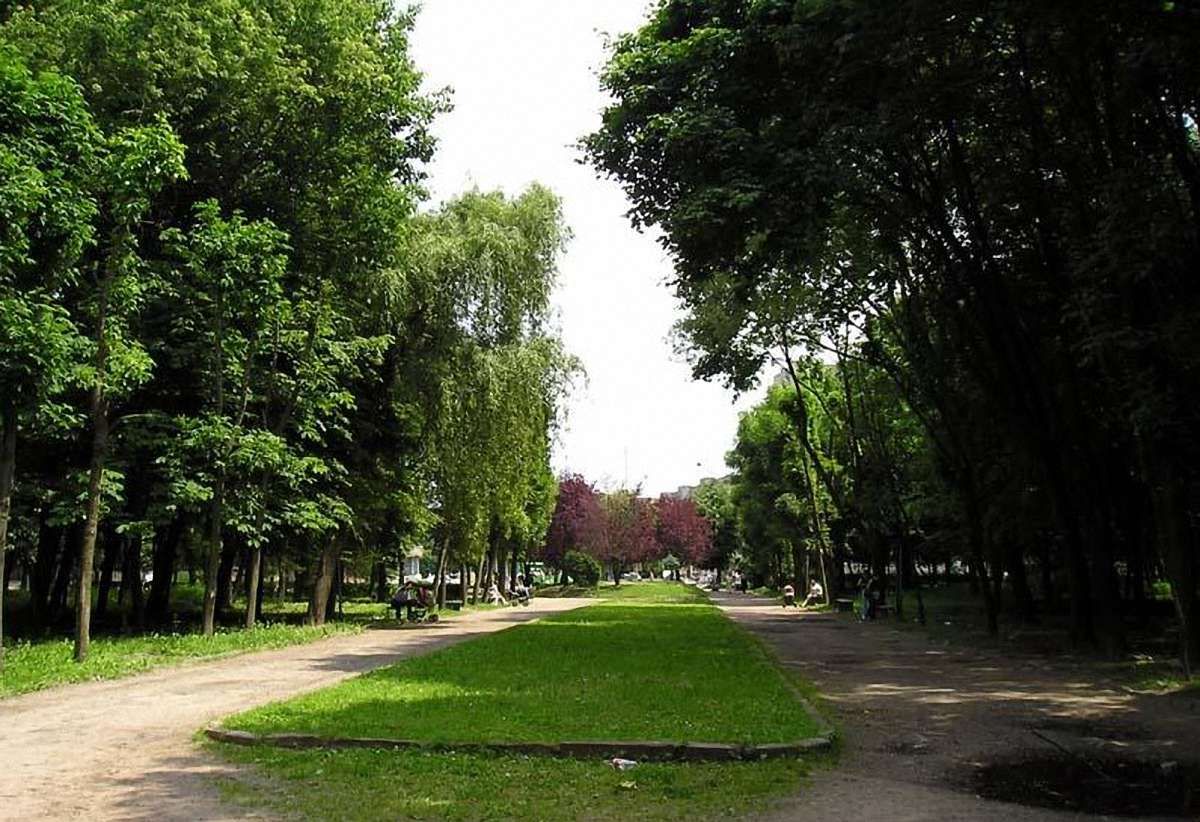 Цьогоріч у Скнилівському парку відремонтують доріжки і центральну алею