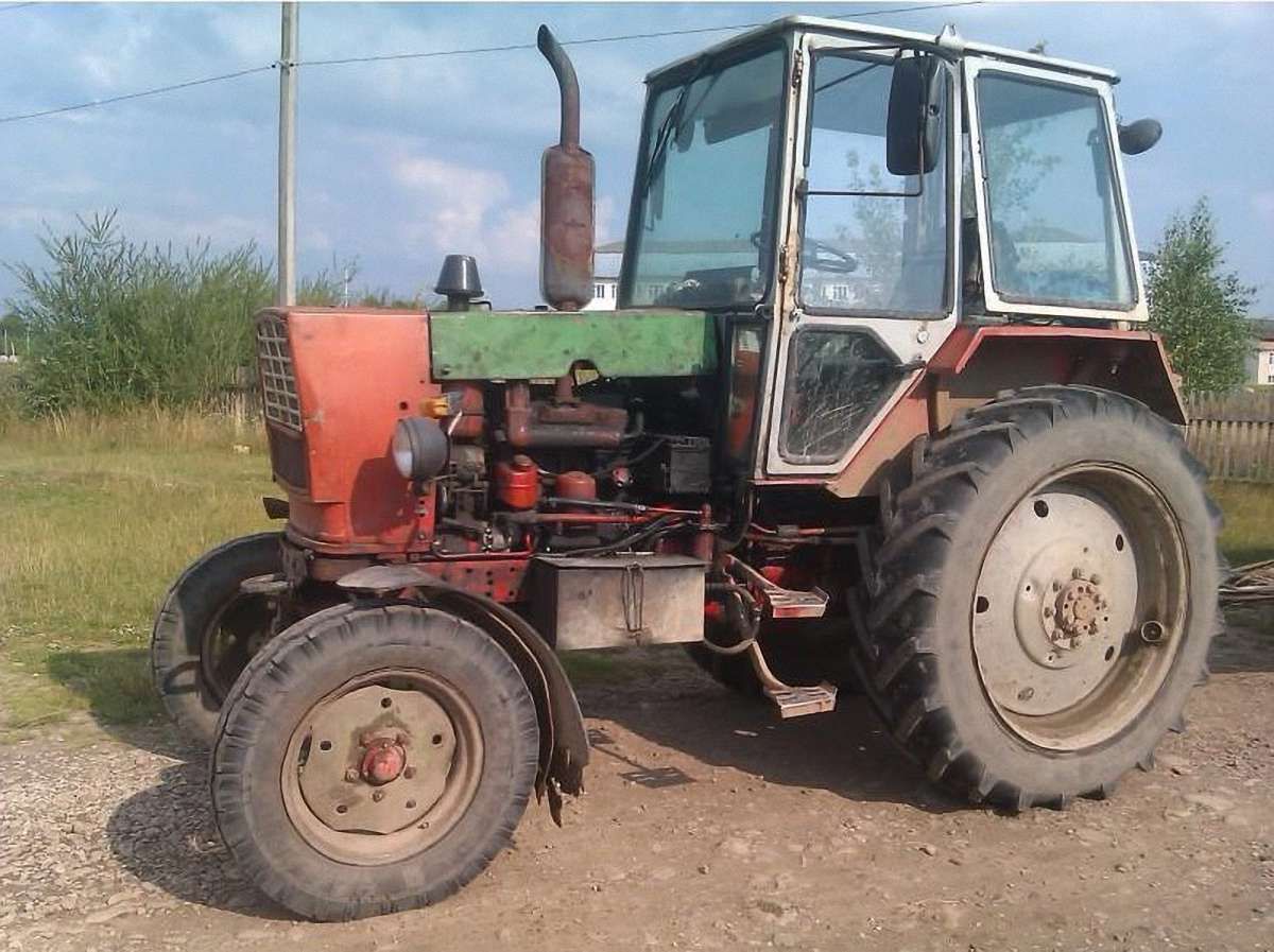 У Бродах 69-річний водій загинув під колесами власного трактора