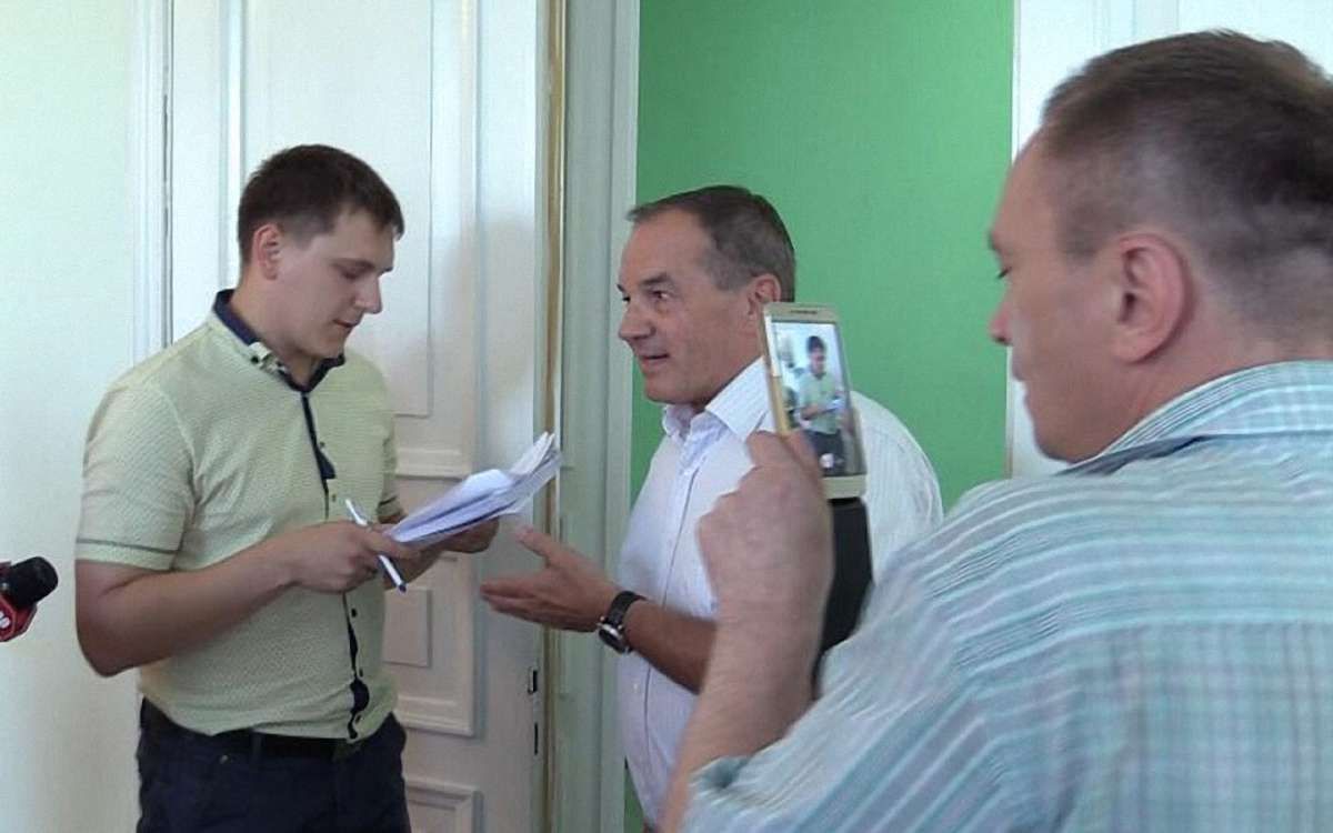 На міського голову Глухова склали адмінпротокол про корупцію