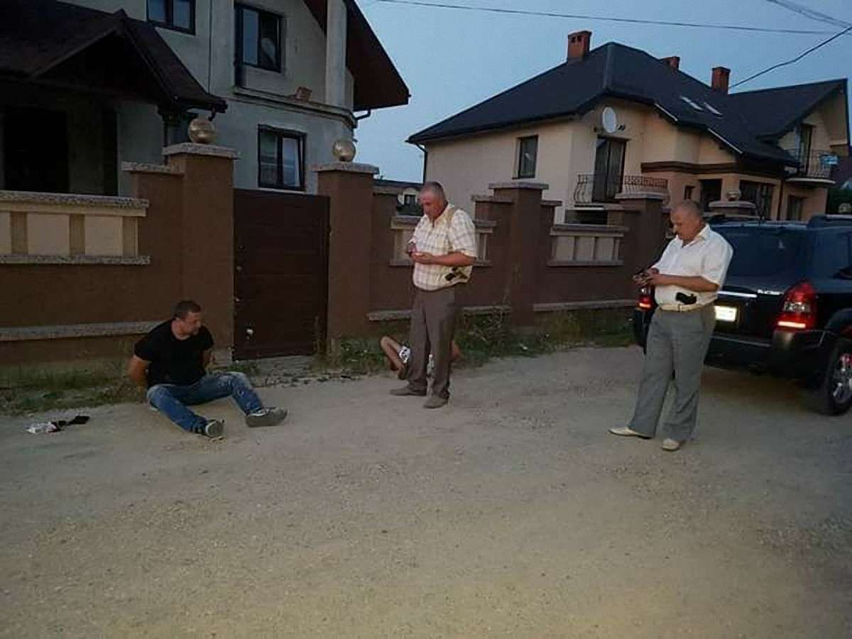 Поліція затримала підозрюваного у замаху на бізнесмена у центрі Івано-Франківська