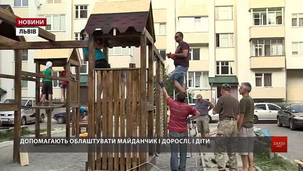 Мешканці Винник власними силами облаштовують дитячий майданчик