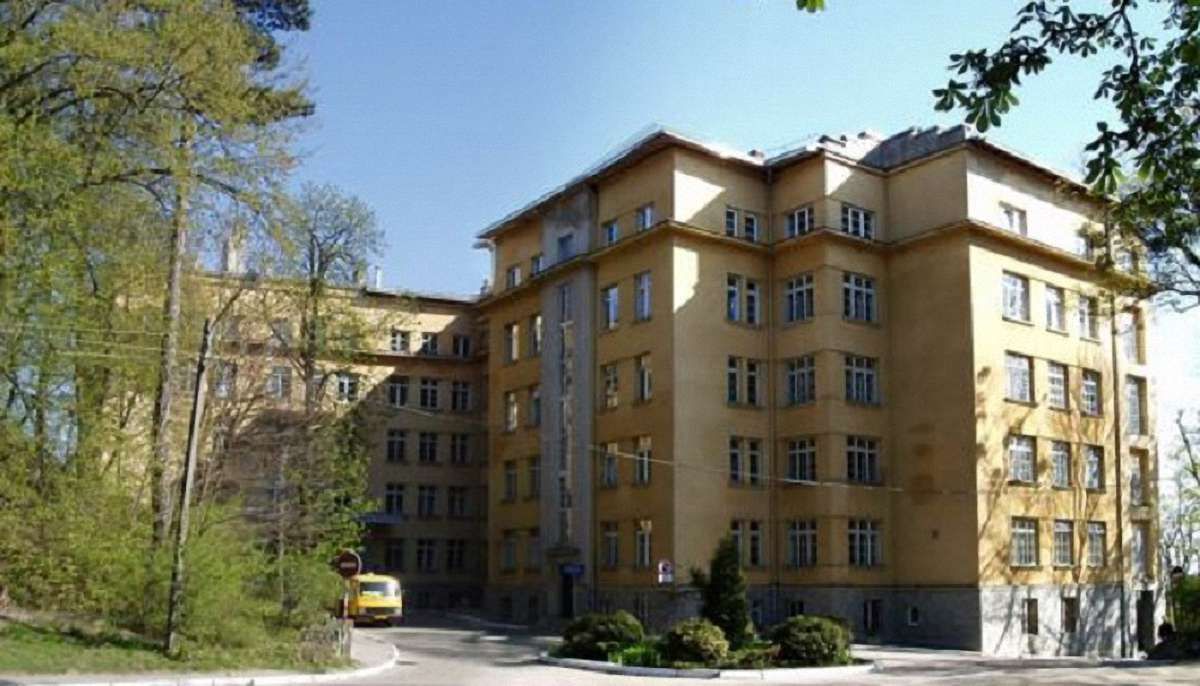 У Львові збирають кошти на закупівлю лампи фототерапії для реанімації новонароджених