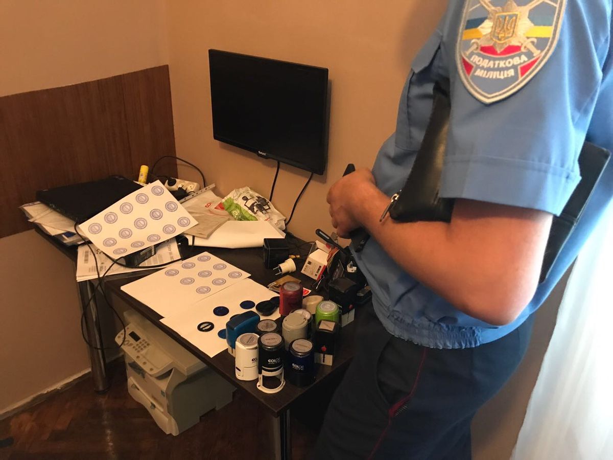 У Львові податкова міліція викрила конвертаційний центр