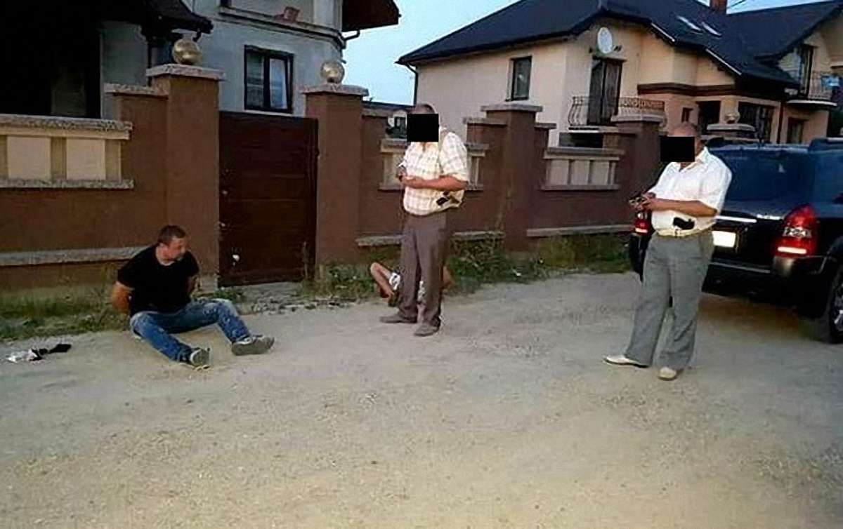 Поліція опублікувала відео затримання чоловіка, який влаштував стрілянину в Івано-Франківську