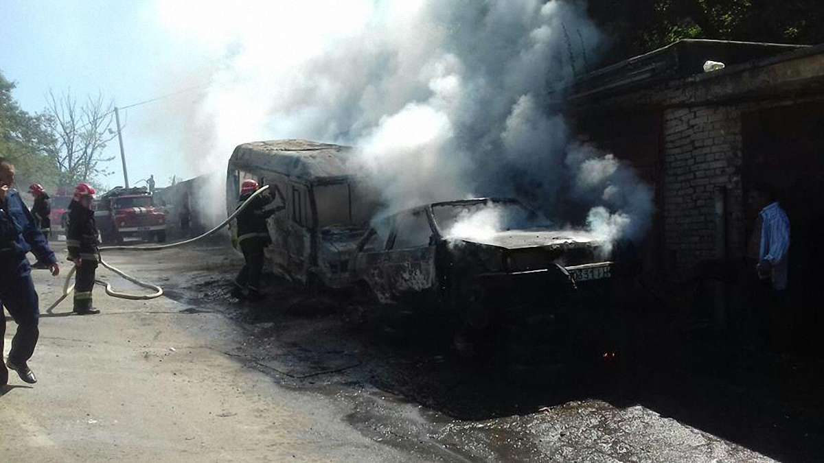 У гаражному кооперативі у Львові згоріли два автомобілі