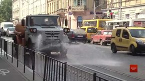 У Львові через спеку трамвайні колії охолоджують, аби уникнути деформації