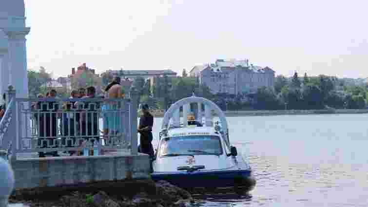 В Тернополі закохана пара втопилася в ставу під час прогулянки човном