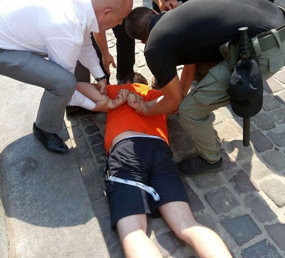 Громадянин Польщі побився з муніципалами через паркування у пішохідній зоні Львова