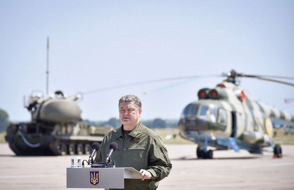 Петро Порошенко анонсував збільшення виплат військовим АТО
