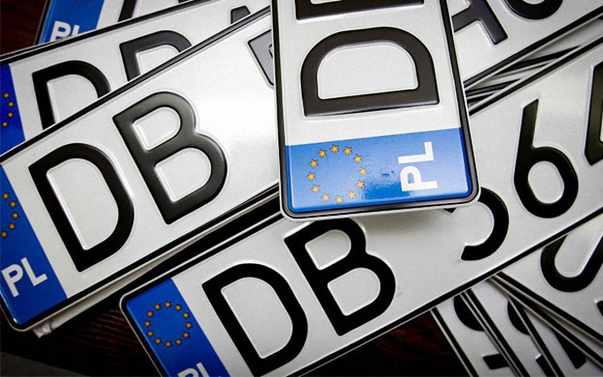 Суди вважають незаконними дії українців, які користуються автомобілями з іноземною реєстрацією