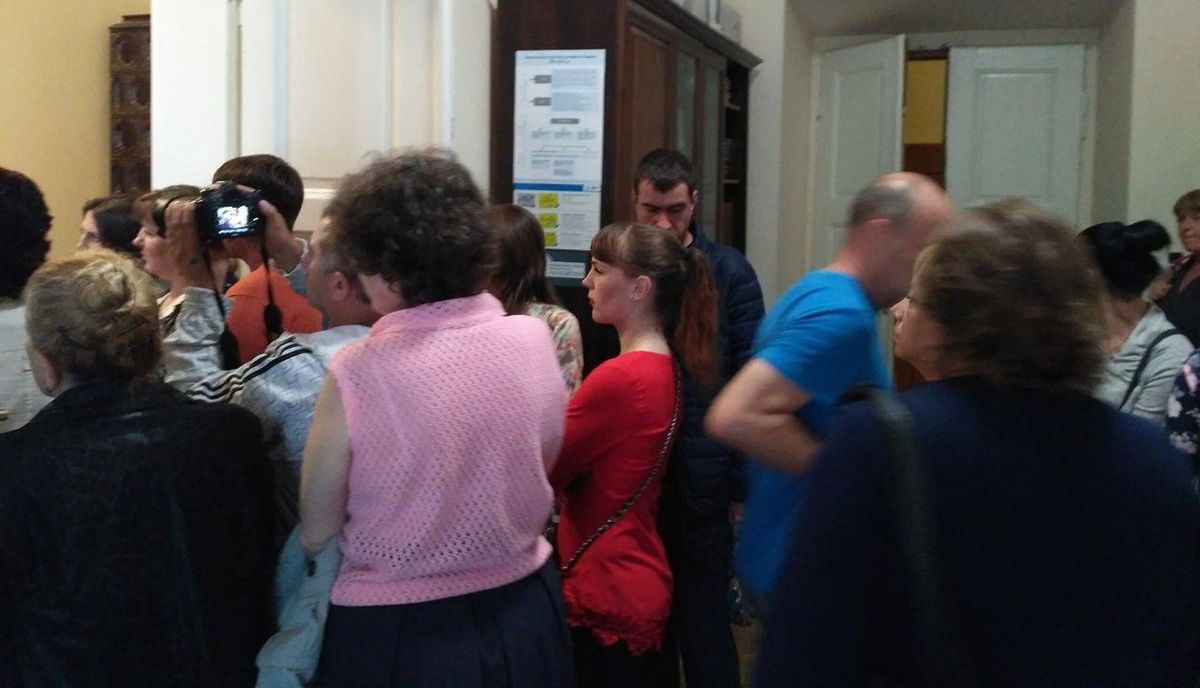 Львівські стоматологи знову заблокували приймальню Садового