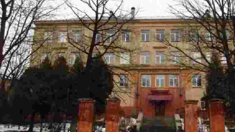 У львівській школі №44, де обвалилася балка сходів, завершили аварійно-відновлювальні роботи