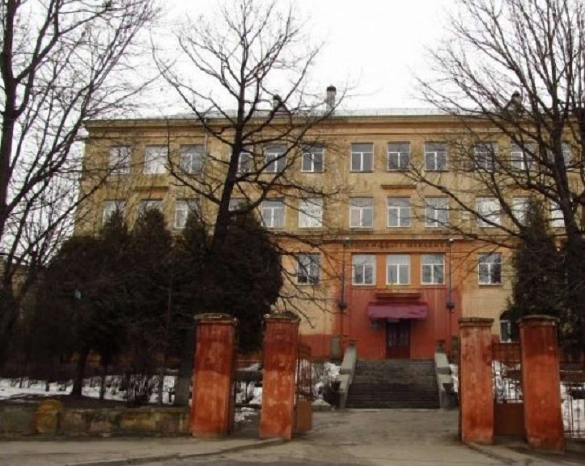 У львівській школі №44, де обвалилася балка сходів, завершили аварійно-відновлювальні роботи