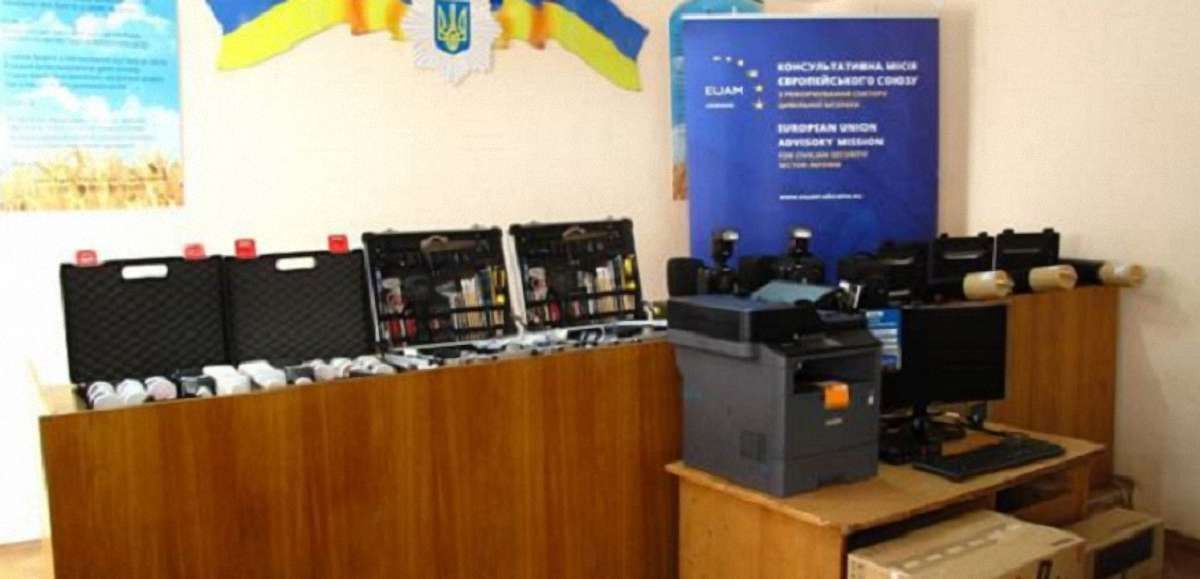 Поліція Дрогобича отримала від ЄС першу в Україні пересувну автолабораторію