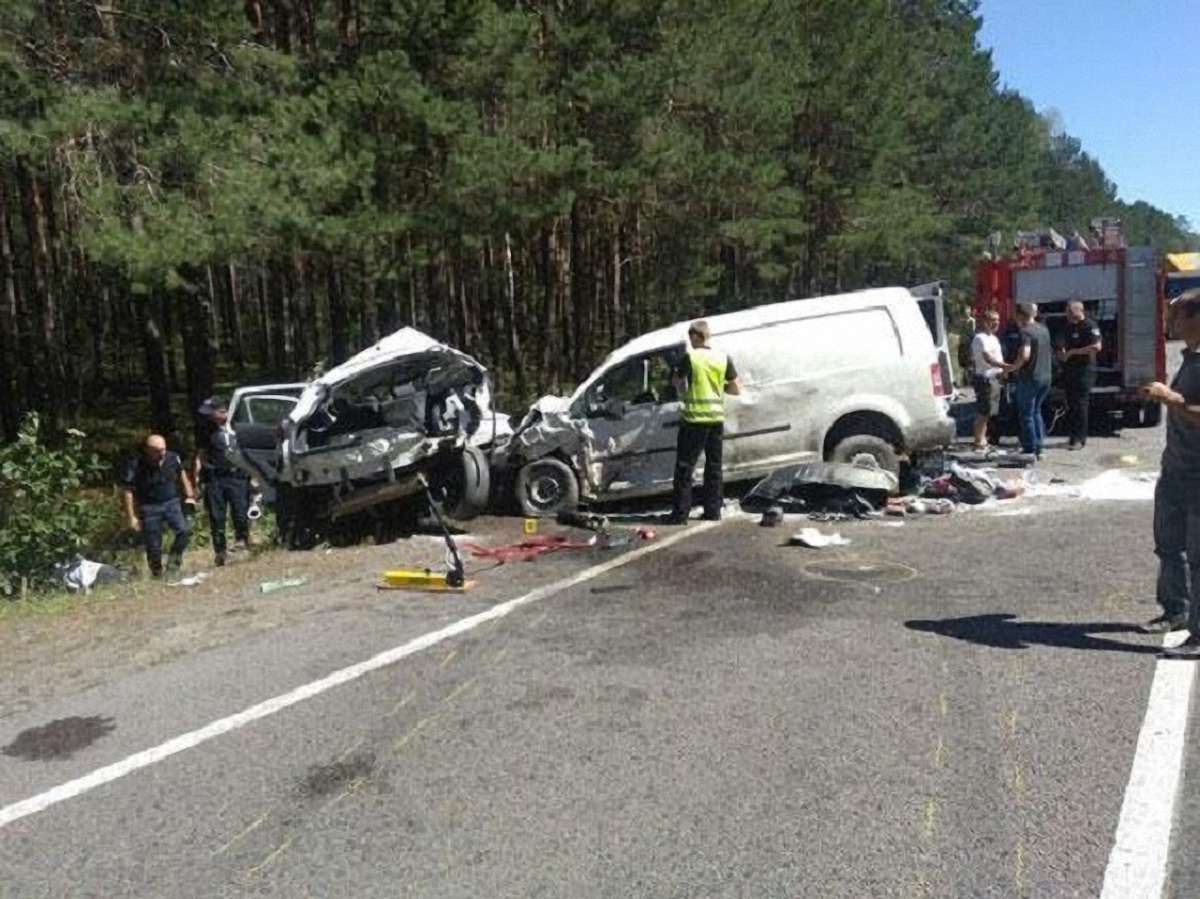 На Рівненщині внаслідок ДТП загинули п'ятеро людей