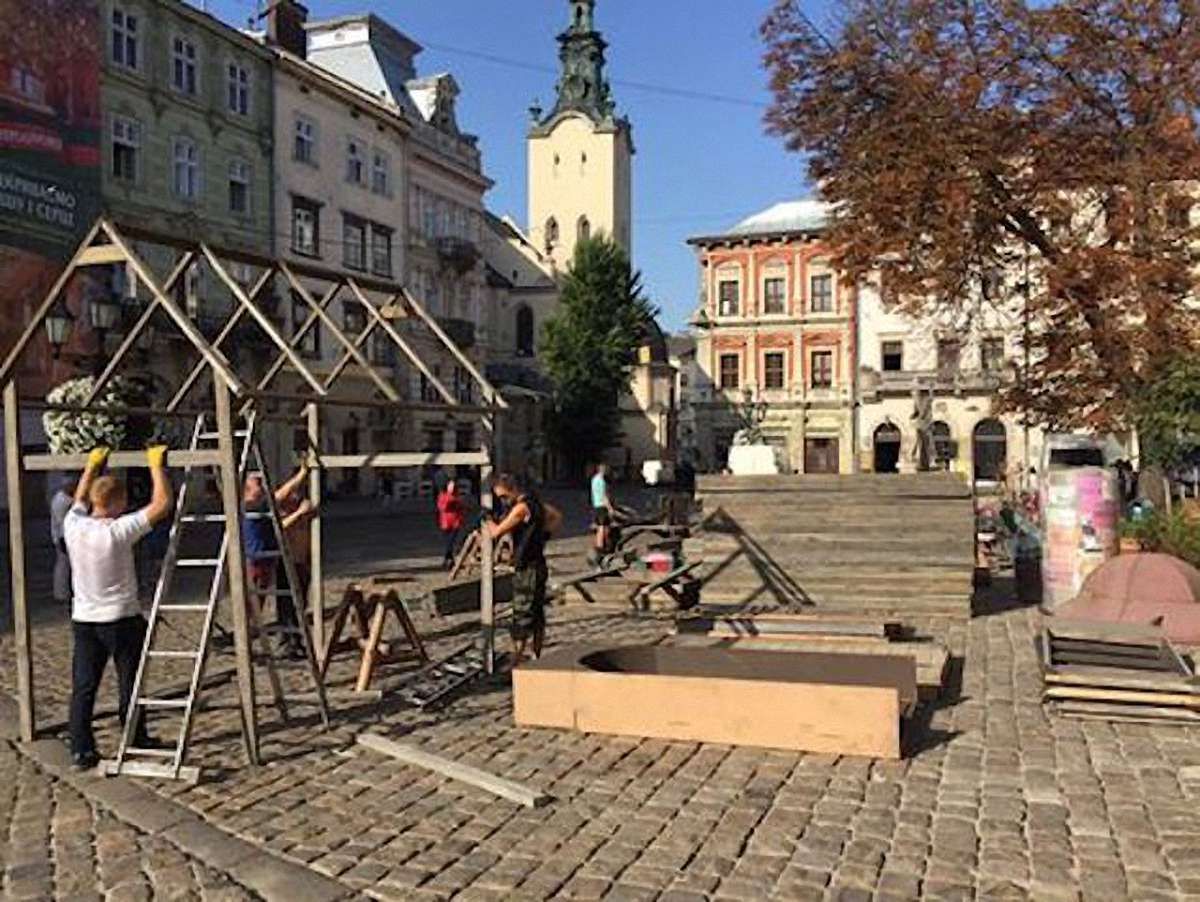 Площу Ринок перекриють для зйомок музичної комедії «Шляхетні волоцюги»