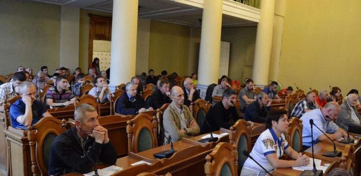 Невідомі зірвали громадське слухання проекту Статуту територіальної громади Львова